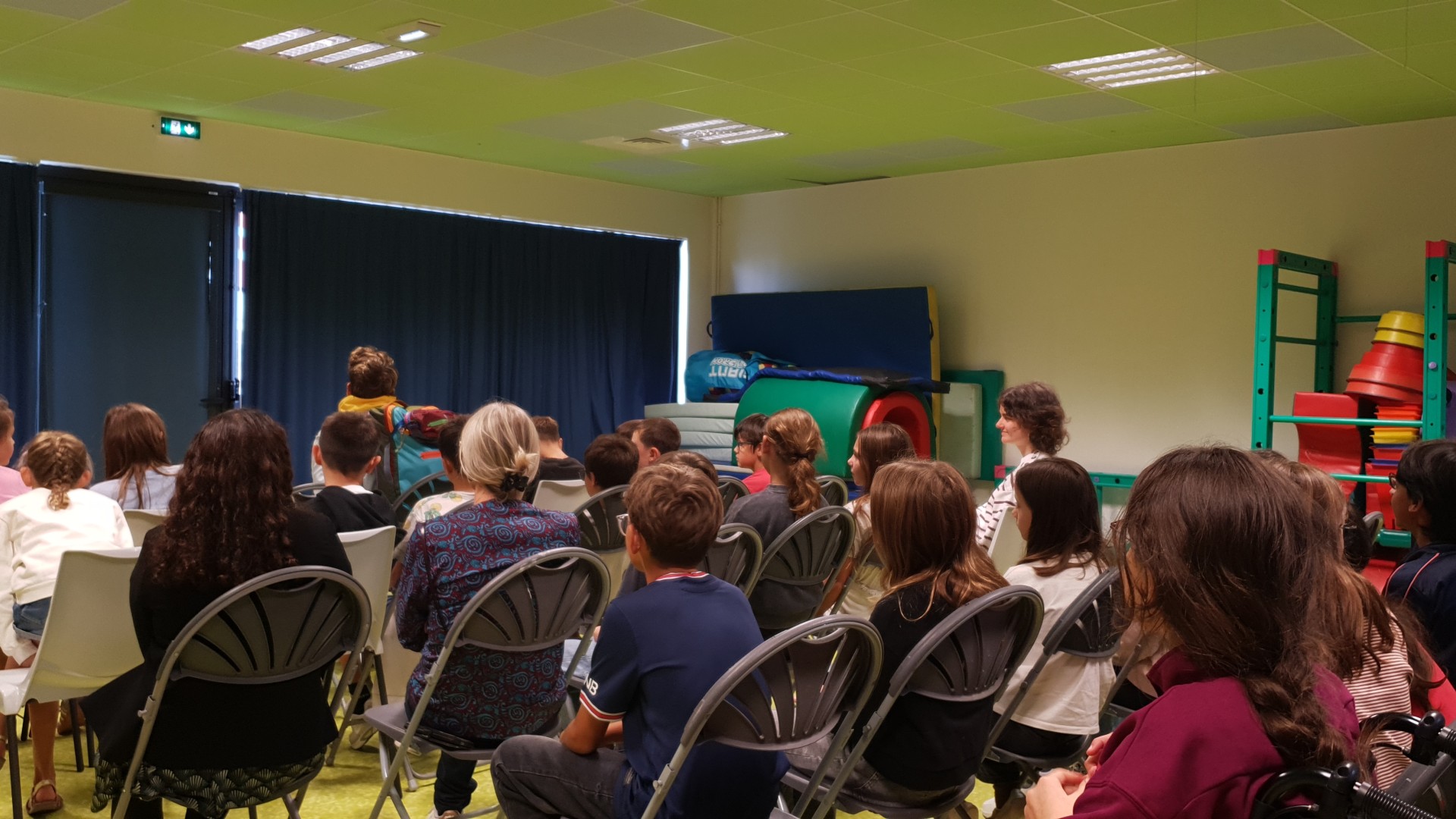 En résidence de création à l’école d'Hermanville-sur-Mer avec la Cie a k entrepôt